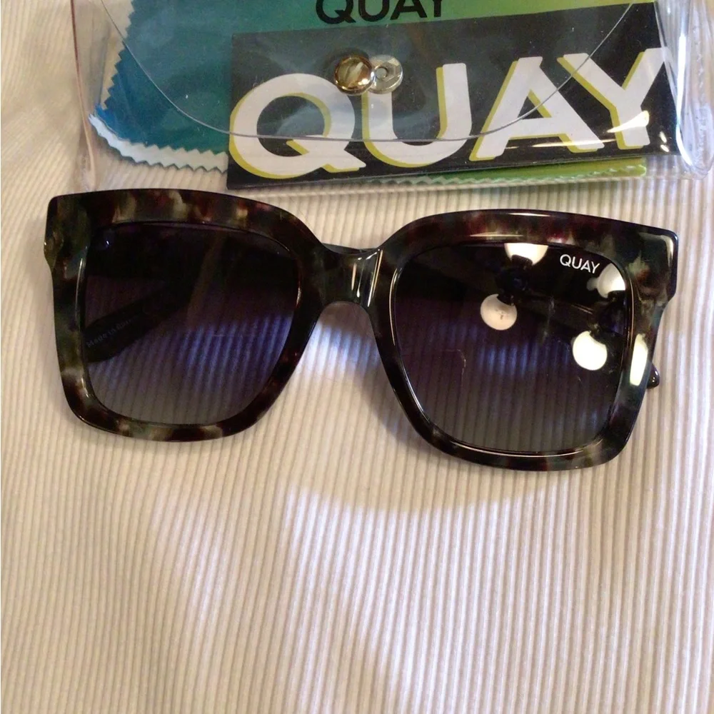 NEW! Rare Quay ICY polarized green sunglasses
